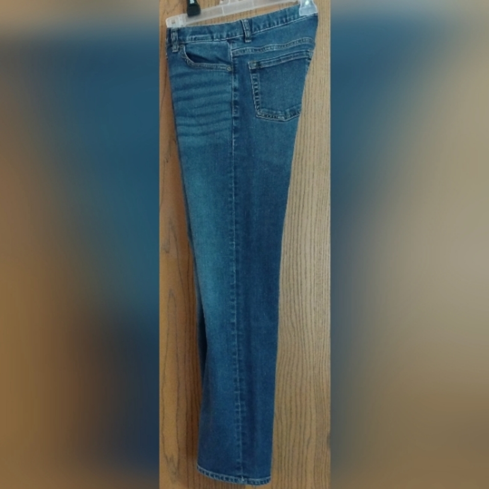Old Navy Straight Leg Jeans size 14.        6-009